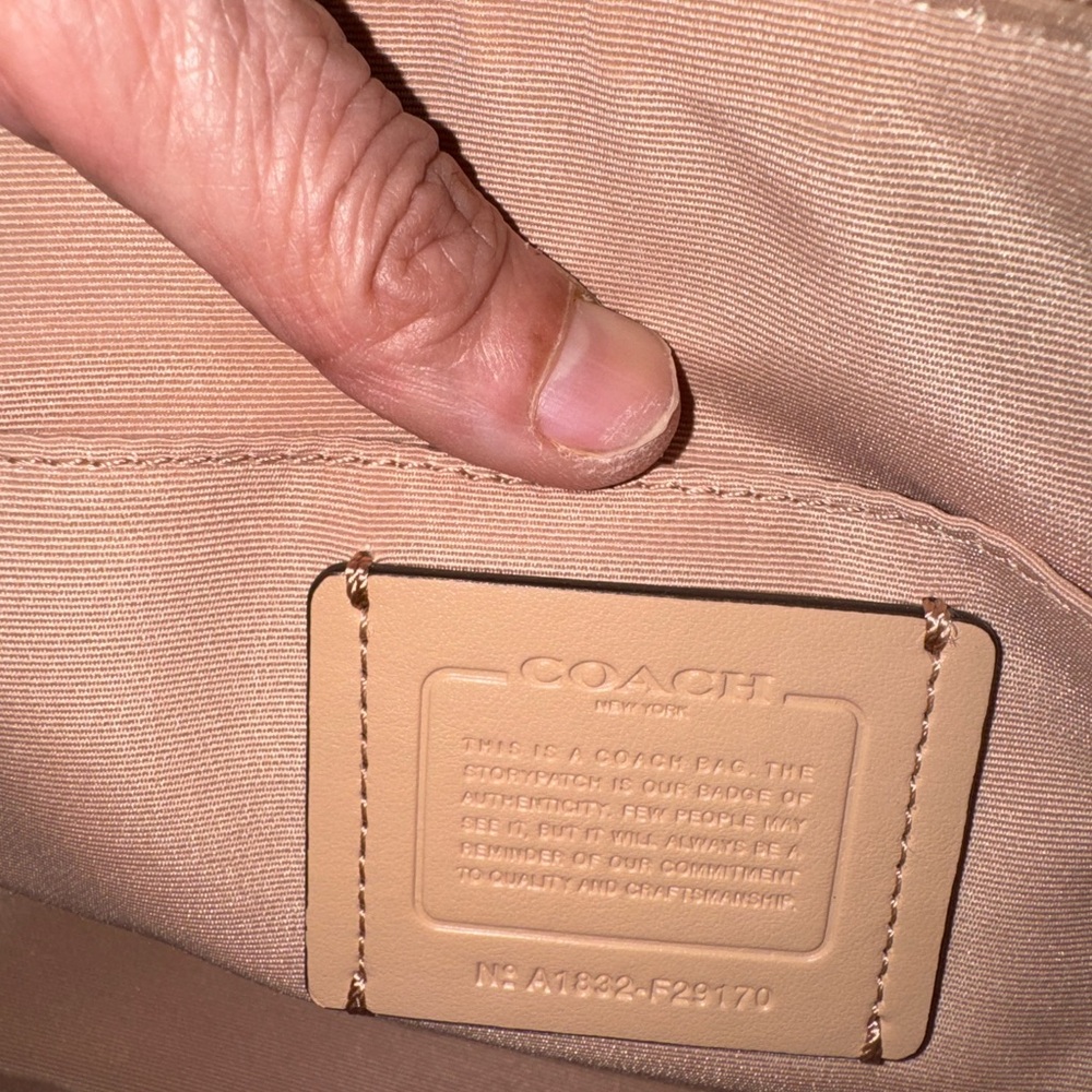 Coach rose gold Leather Interior - Picture 6 of 17
